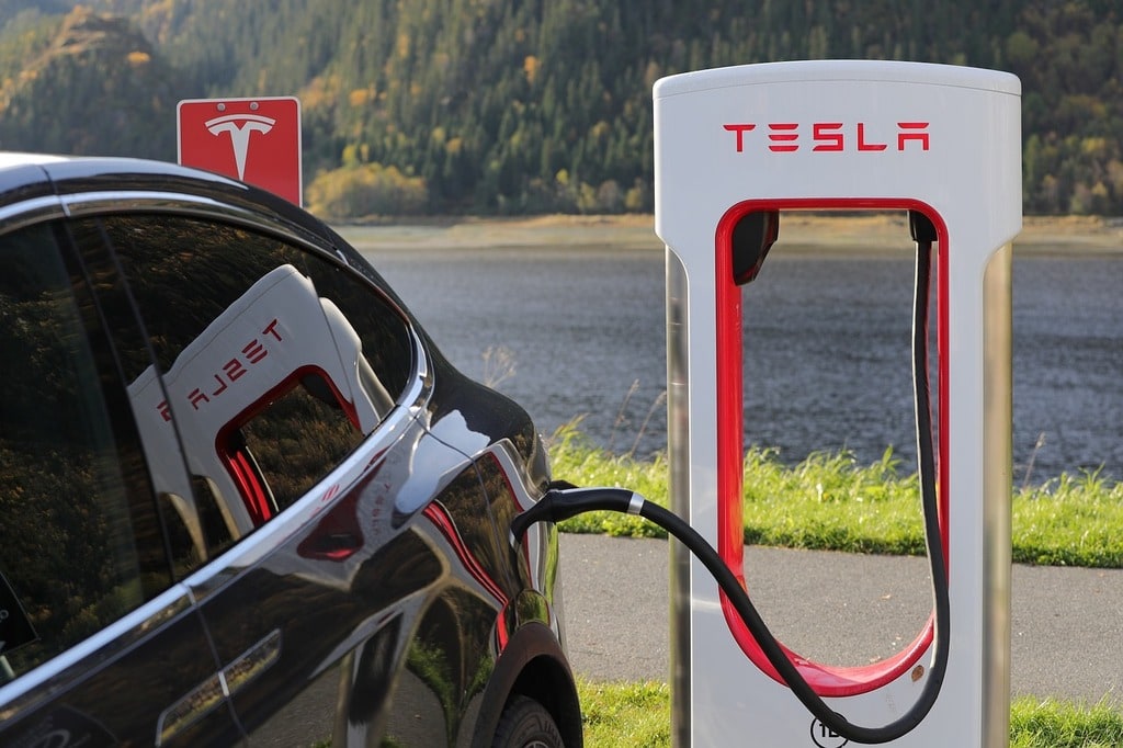 Tesla dévoile un nouveau modèle électrique plus abordable